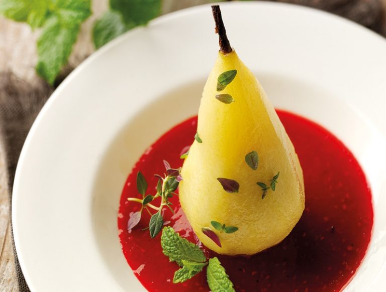THE IDEAL RECIPE FOR THYME & MINT POACHED PEARS WITH RASPBERRY SAUCE