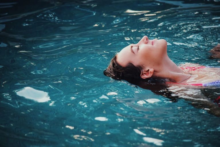 5 IDEAL REASONS TO GO TO A NATURAL POOL THIS SUMMER