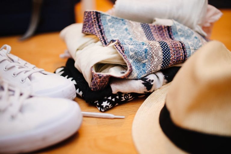 10 IDEAL SUMMER HOLIDAY WARDROBE ESSENTIALS