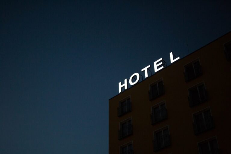 IDEAL TECH HOTELS FOR CONNECTED TRAVELERS