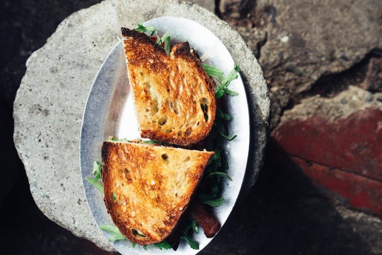 HOW TO MAKE THE IDEAL SANDWICH