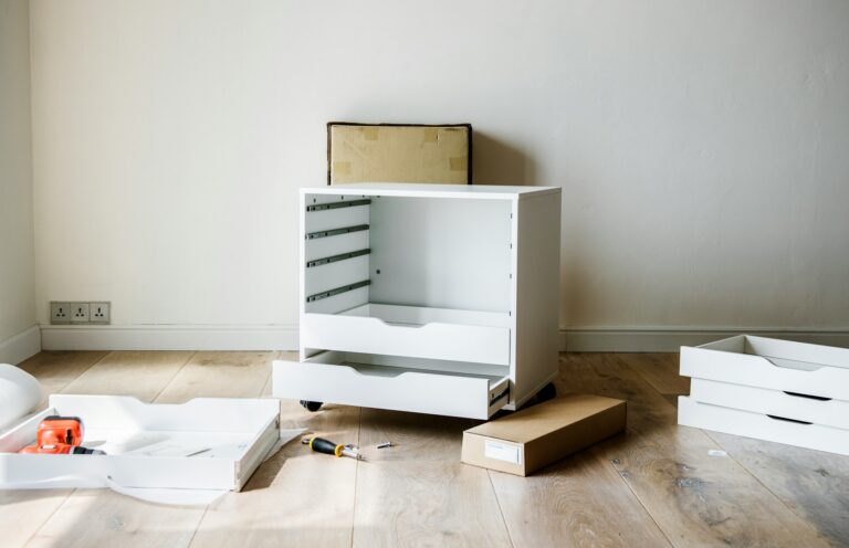 5 IDEAL WAYS TO STAY SANE WHEN ASSEMBLING FLATPACK FURNITURE