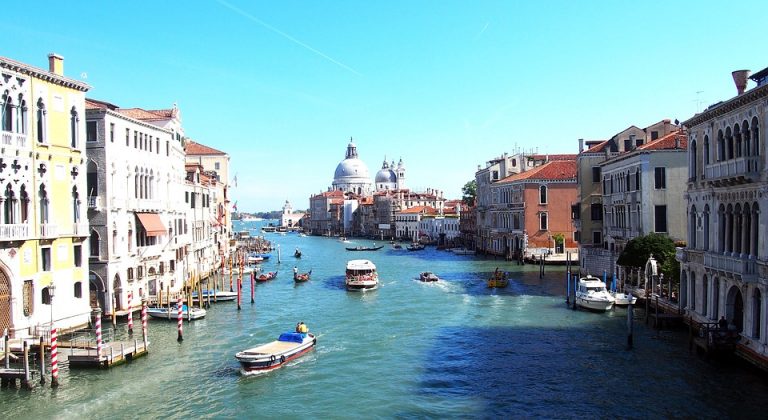 IDEAL DESTINATIONS TO VISIT BEFORE THEY DISAPPEAR