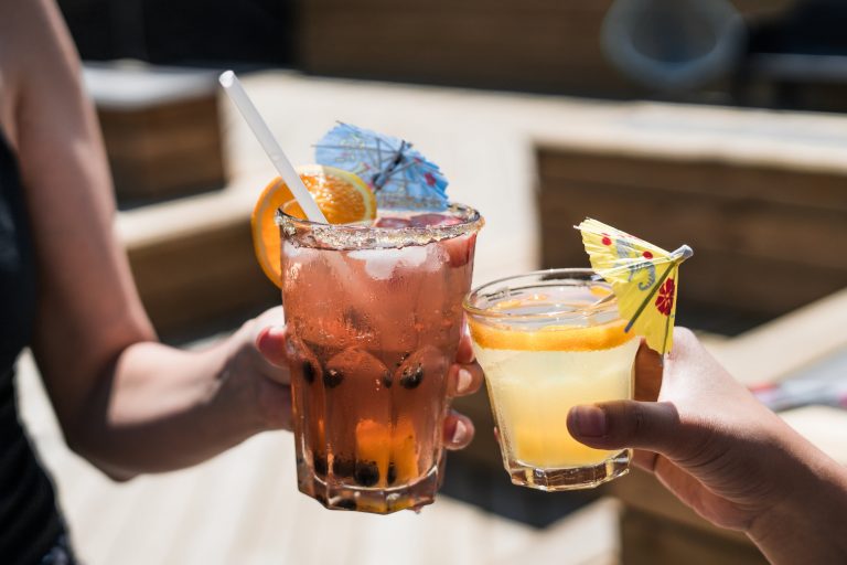 4 IDEAL COCKTAIL RECIPES TO TRY IN YOUR BAR THIS SUMMER