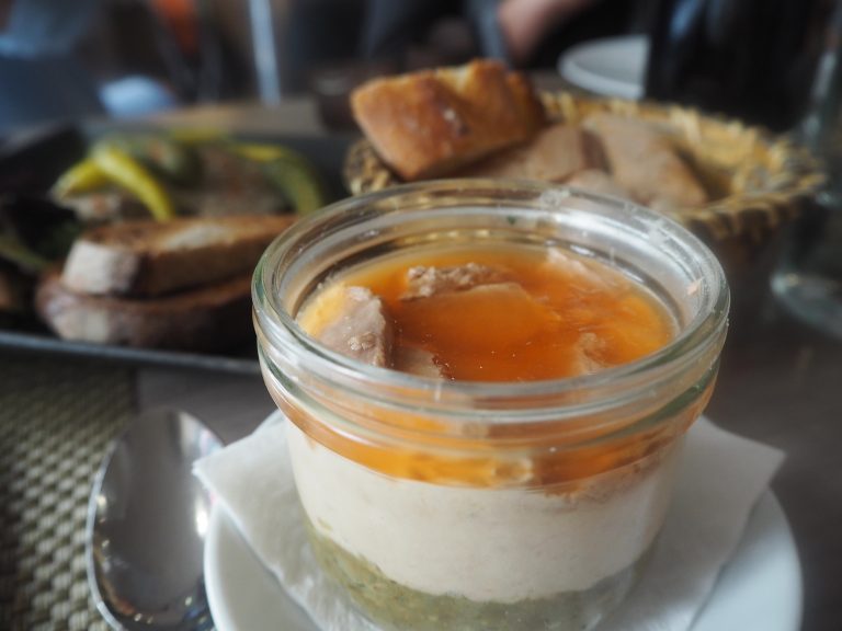 RESTAURANT REVIEW: LES COCOTTES, PARIS -THE IDEAL PLACE FOR LUNCH NEAR THE EIFFEL TOWER