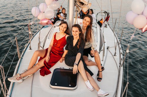 10 IDEAL TIPS ON HOW TO THROW A CLASSY HEN PARTY