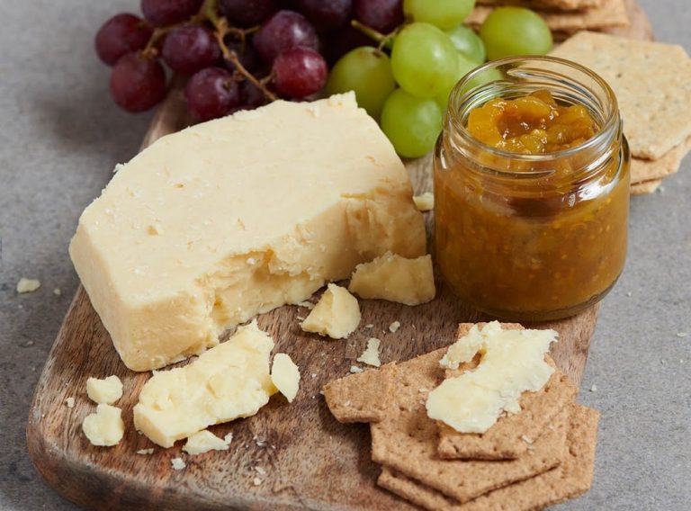 IDEAL FOR YOUR CHRISTMAS CHEESEBOARD: QUINCE, ORANGE AND CHESTNUT CHUTNEY