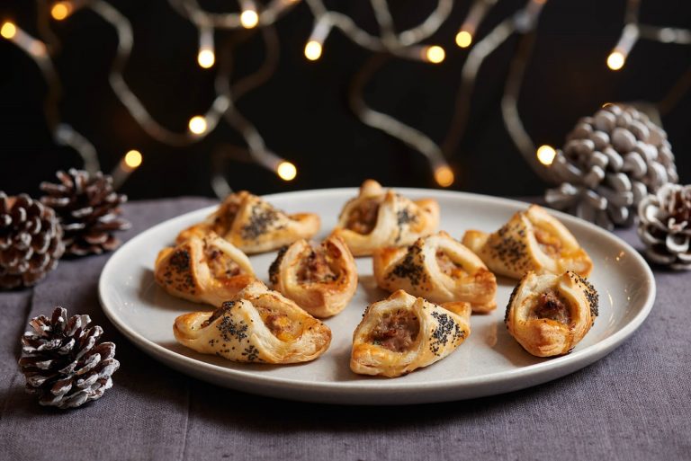 IDEAL FOR FESTIVE FINGER FOOD: TURKEY, FENNEL SEED & VINTAGE CHEESE PARCELS