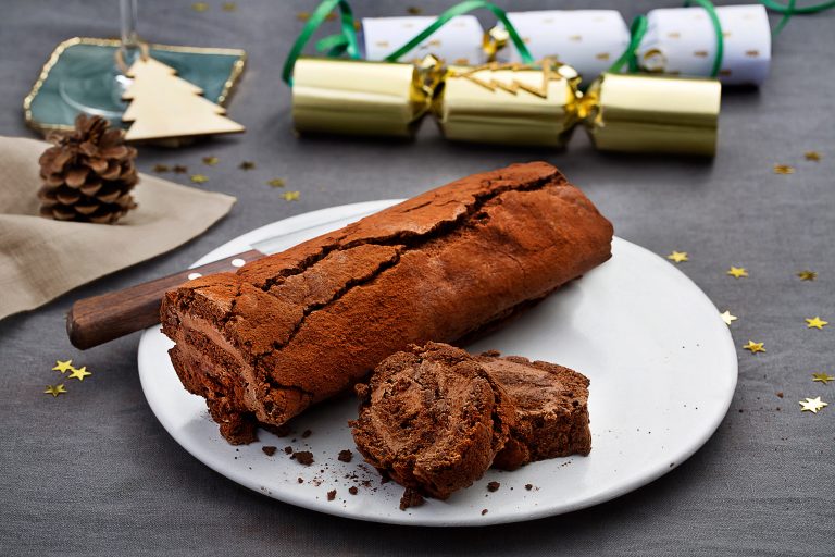 IDEAL FOR A GLUTEN-FREE DESSERT: CHOCOLATE YULE LOG