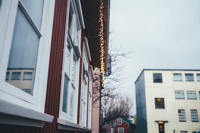 5 IDEAL WAYS TO KEEP YOUR HOUSE SAFE WHILE YOU’RE AWAY FOR CHRISTMAS