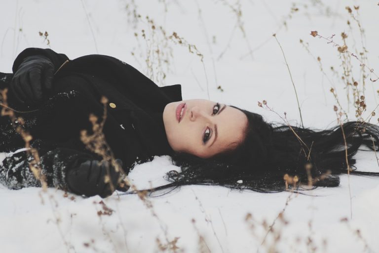 4 IDEAL TIPS TO MAINTAIN HEALTHY SKIN DURING THE PARTY SEASON