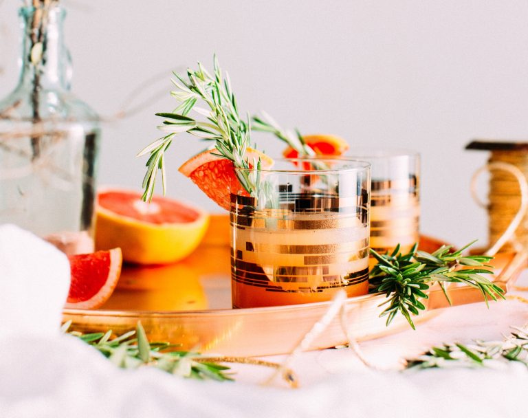 4 IDEAL WAYS TO GARNISH YOUR GIN & TONIC