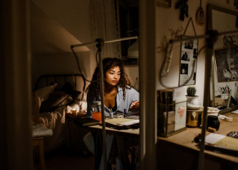 5 IDEAL WAYS TO KEEP YOUR MIND AND BODY ACTIVE WHEN WORKING FROM HOME