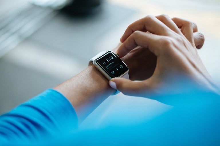 4 IDEAL WAYS TO USE TECHNOLOGY TO KEEP ON TOP OF YOUR HEALTH