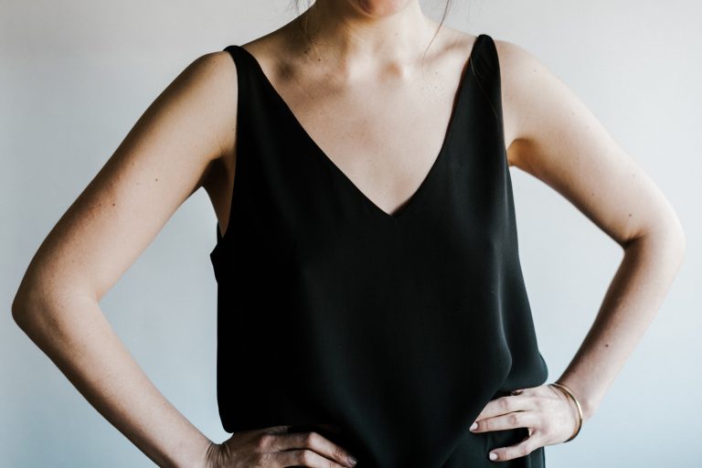 7 IDEAL WAYS TO SOOTHE SENSITIVE SKIN