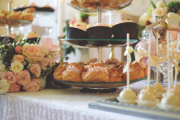 HOW TO HOST THE IDEAL AFTERNOON TEA PARTY - Ideal Magazine