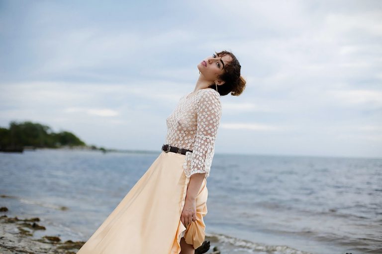 8 IDEAL FASHION TIPS FOR WOMEN UNDER 5’’4
