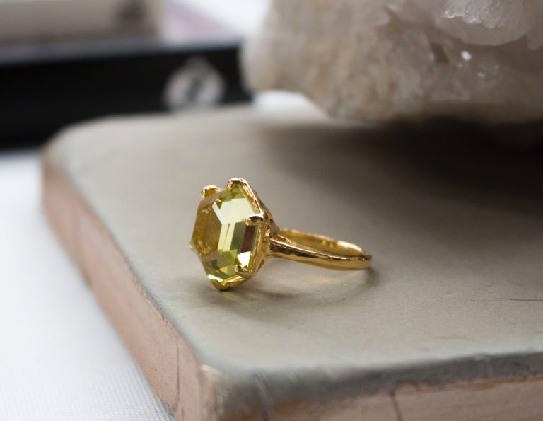 5 IDEAL REASONS TO CHOOSE A COLOURED STONE ENGAGEMENT RING