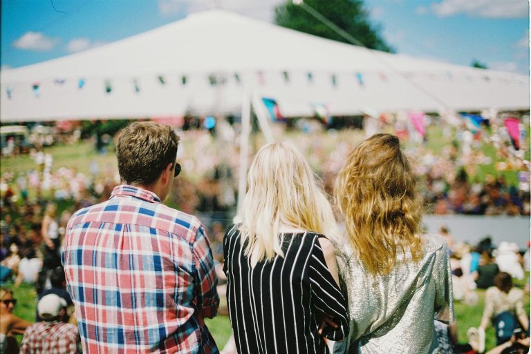5 IDEAL TIPS FOR ORGANISING YOUR OWN MINI FESTIVAL