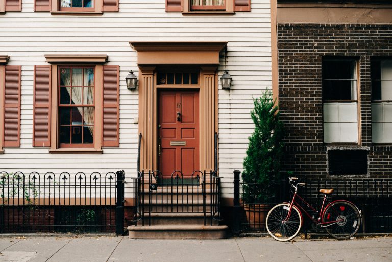 THE IDEAL GUIDE TO HEALTH AND SAFETY WHEN MOVING HOME