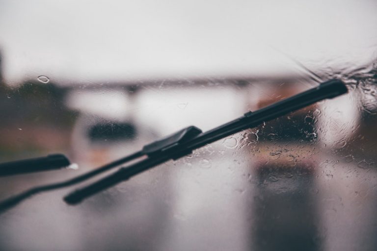5 IDEAL WAYS TO AVOID A CAR ACCIDENT