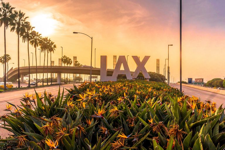 5 IDEAL WAYS TO BREEZE THROUGH THE AIRPORT THIS SUMMER