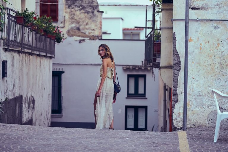 4 IDEAL WHITE ACCESSORIES FOR SUMMER
