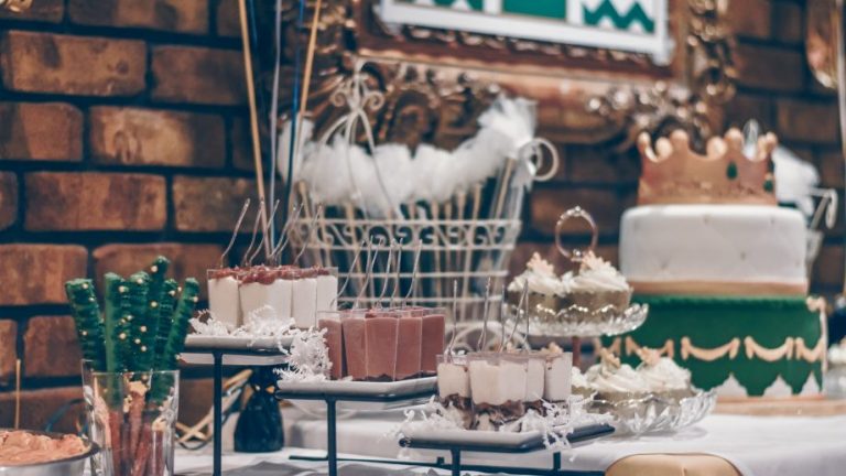 5 TIPS ON HOW TO THROW THE IDEAL ROYAL WEDDING STREET PARTY