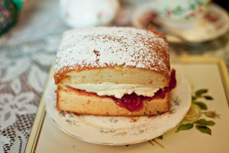 5 TIPS FOR MAKING THE IDEAL VICTORIA SPONGE CAKE