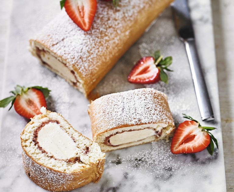 IDEAL FOR YOUR GARDEN TEA PARTY: SUMMER ARCTIC ROLL