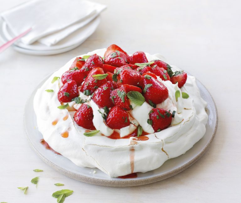 IDEAL FOR SUMMER: STRAWBERRY, ELDERFLOWER & MINT PAVLOVA