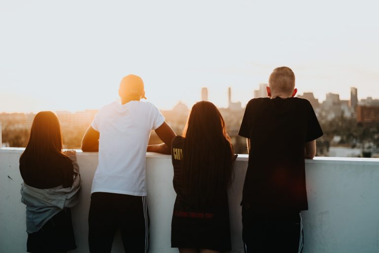 4 IDEAL REASONS MAINTAINING FRIENDSHIPS IS IMPORTANT FOR YOUR HEALTH AND HAPPINESS