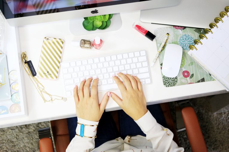 4 IDEAL WAYS TO DEAL WITH PROCRASTINATION IN THE OFFICE