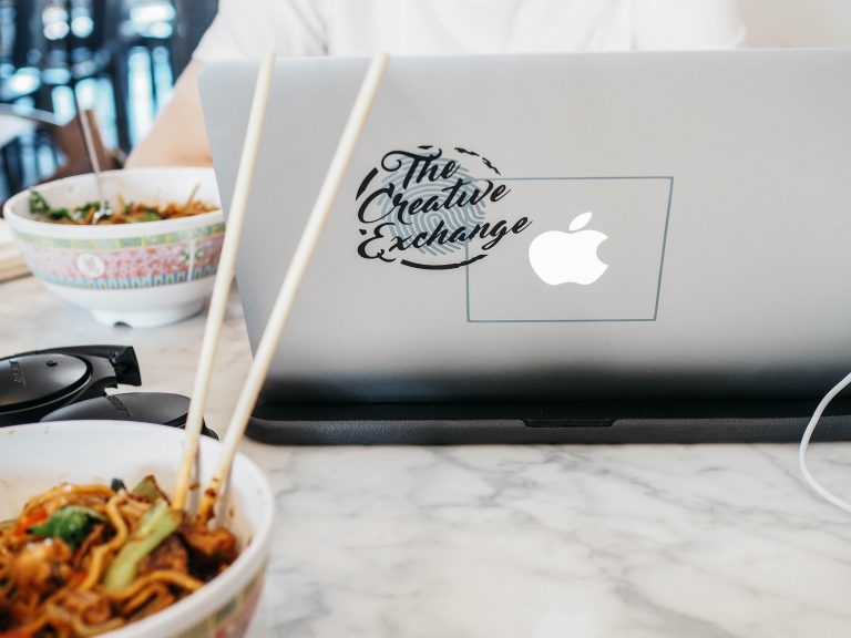 5 IDEAL TIPS TO STOP YOUR OFFICE EATING LUNCH AT THEIR DESKS
