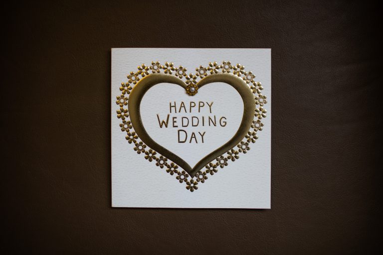 4 IDEAL TYPES OF GIFT CARDS TO GIVE AS A WEDDING PRESENT