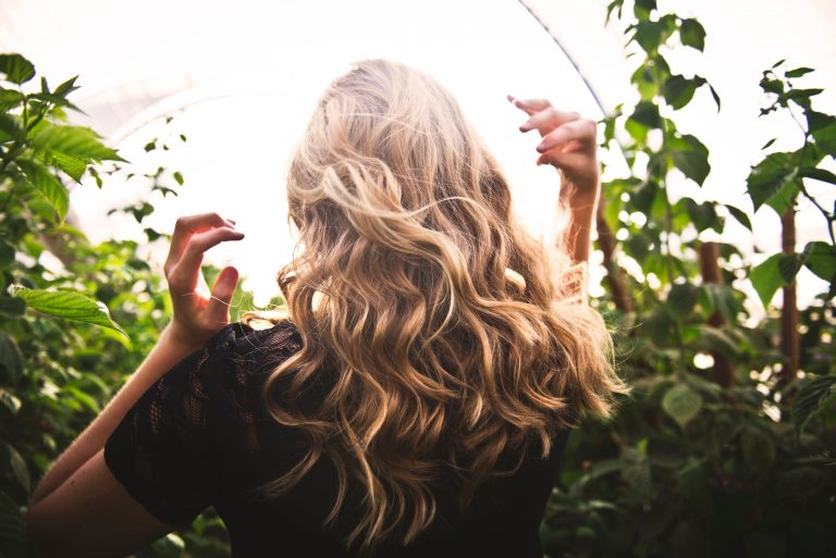 8 IDEAL WAYS TO GET STRONG AND HEALTHY HAIR