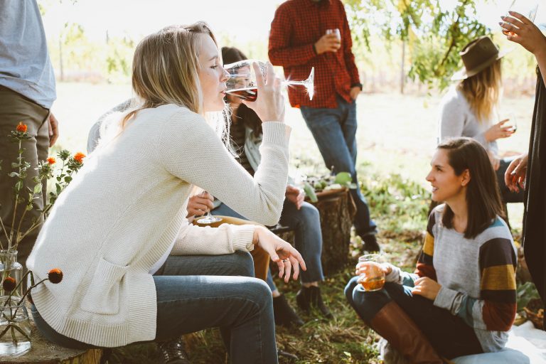10 TIPS FOR HOSTING THE IDEAL GET-TOGETHER