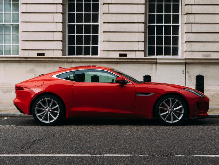 6 IDEAL PLACES TO SPOT THE SUPERCARS OF LONDON