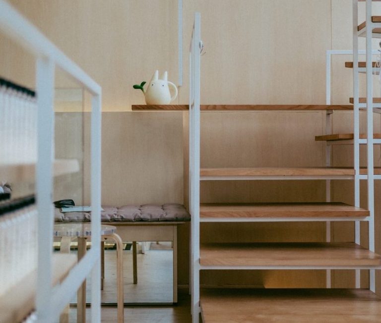 4 IDEAL LIVING ROOM DESIGNS FROM AROUND THE WORLD