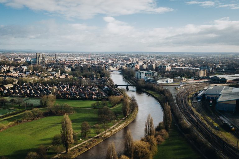THE IDEAL GUIDE TO YORK