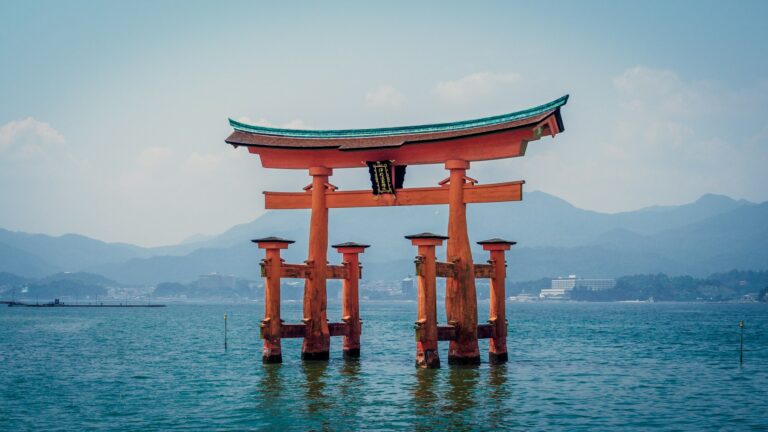 15 Essential Etiquette Tips For Your First Trip To Japan