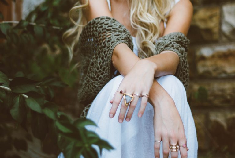 THE IDEAL JEWELRY STYLING GUIDE TO ACCESSORISING ACCORDING TO YOUR FAVOURITE OUTFITS