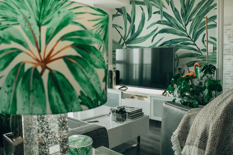 7 IDEAL TIPS FOR ENSURING THE TASK OF HANGING WALLPAPER GOES SMOOTHLY
