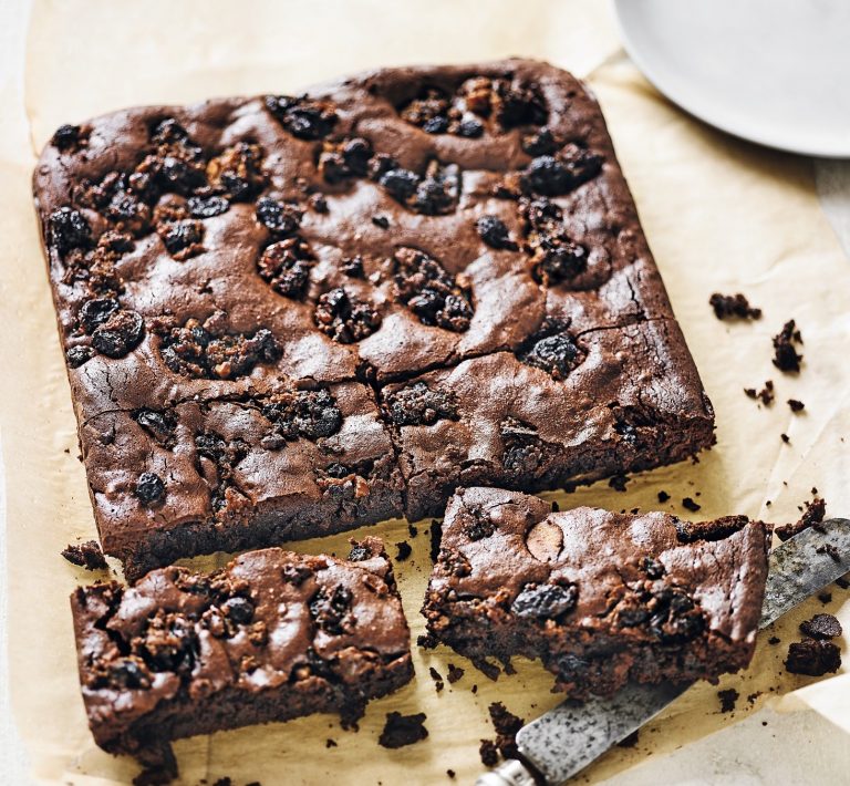 IDEAL FOR YOUR CHRISTMAS LEFTOVERS: XMAS PUDDING BROWNIES