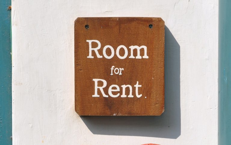 4 IDEAL WAYS TO EARN SOME EXTRA MONEY ON THE SIDE