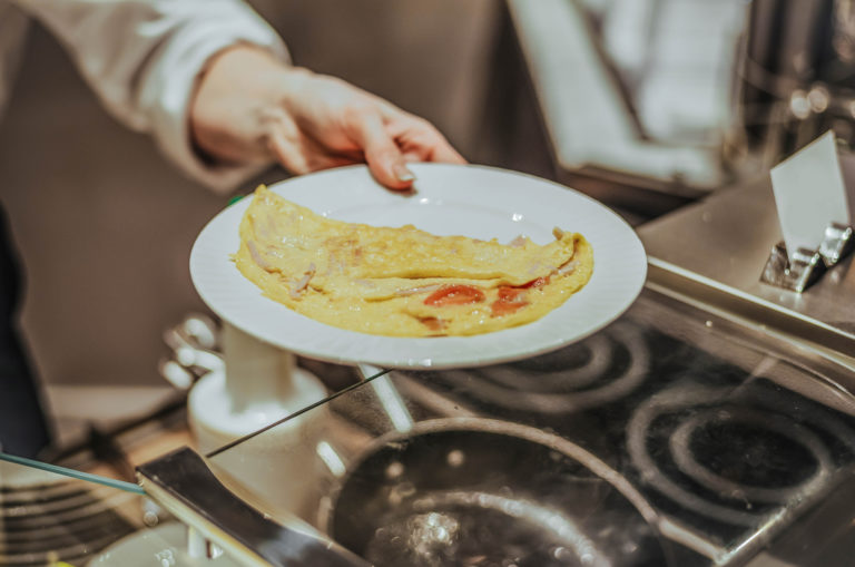 5 STEPS TO THE IDEAL OMELETTE