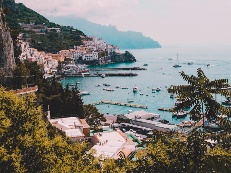 7 IDEAL PIT STOPS ALONG THE AMALFI COAST, ITALY