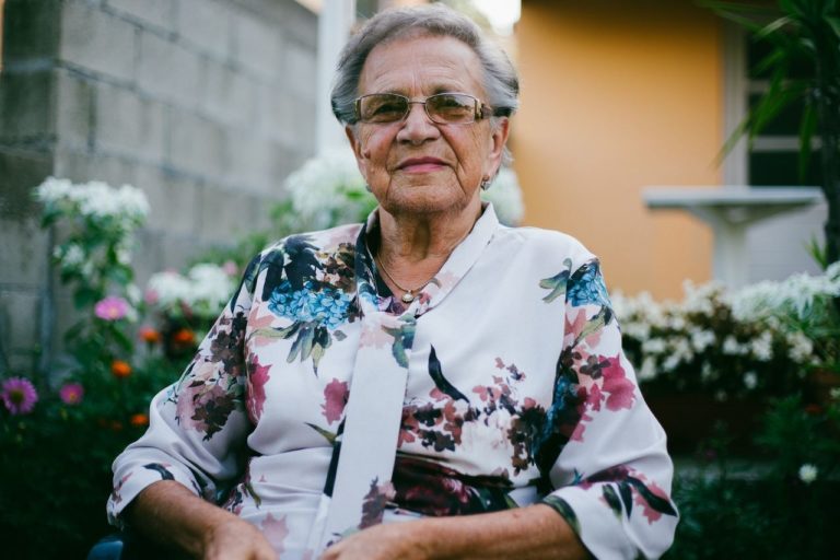 5 IDEAL VOLUNTEERING IDEAS TO HELP THE ELDERLY THIS SPRING