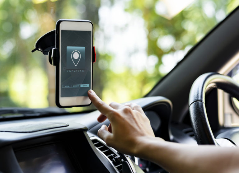 4 IDEAL DRIVING APPS FOR CARS