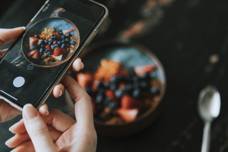5 IDEAL WAYS SOCIAL MEDIA IS CHANGING HOW WE EAT AND DRINK